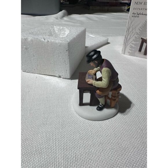 Department 56 New England Village The Light Keeper's Hobby - Picture 1 of 3